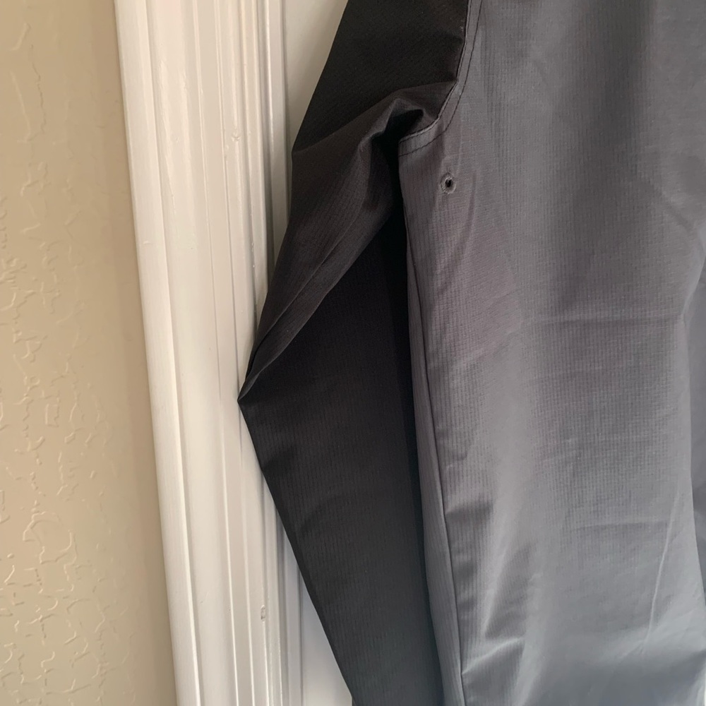 Voyager Medium Men's Black and Gray Hooded Jacket Full Zip - Picture 8 of 8